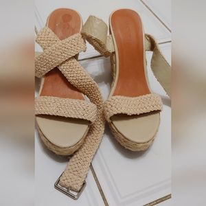 Le Château Wedges 8.5